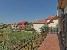 Bright Apartment With Garden and Balcony