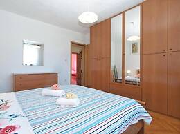 Bright Apartment With Garden and Balcony