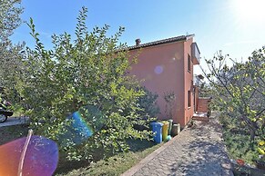 Bright Apartment With Garden and Balcony