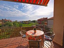 Bright Apartment With Garden and Balcony