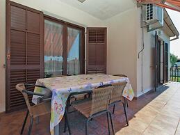 Bright Apartment With Garden and Balcony