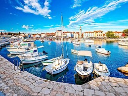 Bright Apartment With Garden and Balcony