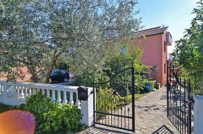 Bright Apartment With Garden and Balcony