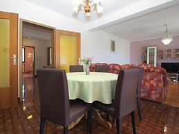 Bright Apartment With Garden and Balcony