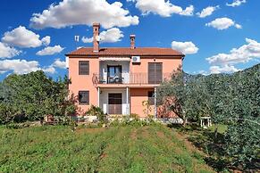 Bright Apartment With Garden and Balcony