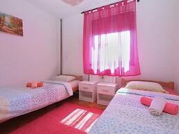 Bright Apartment With Garden and Balcony