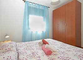 Bright Apartment With Garden and Balcony