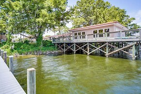 Lakefront Condo w/ Pool & Views: 7 Mi to Orlando!