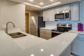 Lakefront Condo w/ Pool & Views: 7 Mi to Orlando!