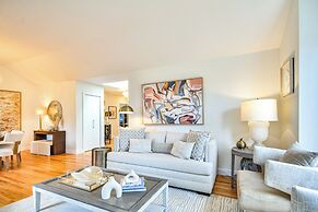 Deck & Gas Fire Pit: Gorgeous Home in Beaverton!