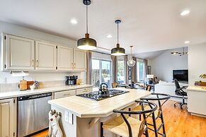 Deck & Gas Fire Pit: Gorgeous Home in Beaverton!