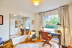 Deck & Gas Fire Pit: Gorgeous Home in Beaverton!