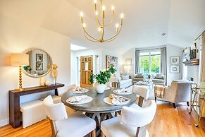 Deck & Gas Fire Pit: Gorgeous Home in Beaverton!