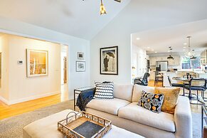 Deck & Gas Fire Pit: Gorgeous Home in Beaverton!