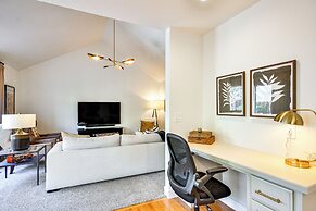 Deck & Gas Fire Pit: Gorgeous Home in Beaverton!