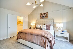 Deck & Gas Fire Pit: Gorgeous Home in Beaverton!