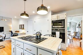 Deck & Gas Fire Pit: Gorgeous Home in Beaverton!