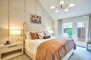 Deck & Gas Fire Pit: Gorgeous Home in Beaverton!