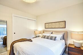 Deck & Gas Fire Pit: Gorgeous Home in Beaverton!