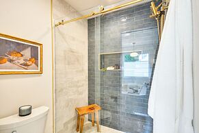 Deck & Gas Fire Pit: Gorgeous Home in Beaverton!