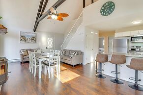 Ski, Hike & More: Poconos Home w/ Hot Tub