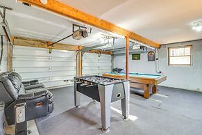 Ski, Hike & More: Poconos Home w/ Hot Tub