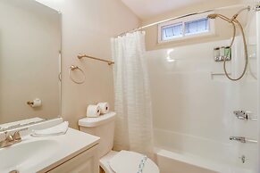 Ski, Hike & More: Poconos Home w/ Hot Tub