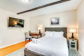 Pets Welcome, Golf Course View: Legend Oaks Home!
