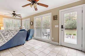 8 Mi to Lake Lanier: Guest House in Buford!