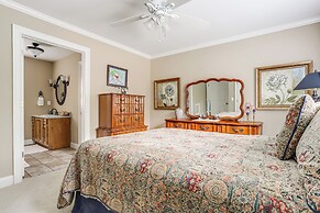 8 Mi to Lake Lanier: Guest House in Buford!