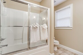 8 Mi to Lake Lanier: Guest House in Buford!