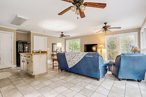 8 Mi to Lake Lanier: Guest House in Buford!