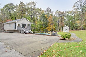 8 Mi to Lake Lanier: Guest House in Buford!