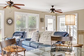 8 Mi to Lake Lanier: Guest House in Buford!