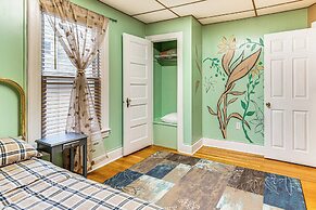 1 Mi to Dtwn: Colorful Binghamton Home