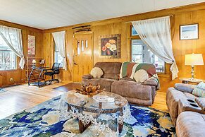 1 Mi to Dtwn: Colorful Binghamton Home