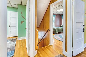 1 Mi to Dtwn: Colorful Binghamton Home