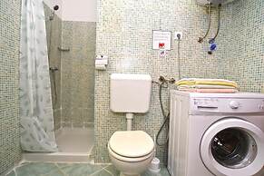 Cozy Apartment With Shared Pool