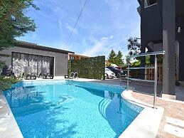 Cozy Apartment With Shared Pool