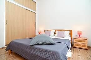 Cozy Apartment With Shared Pool