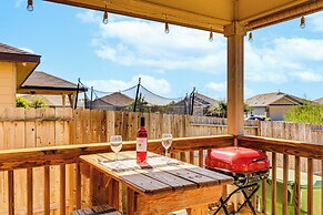 Retreat w/ Game Room: 15 Mi to Dtwn San Antonio!