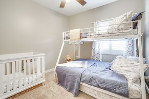 Family-friendly Goodyear Oasis: Fire Table, Pool!