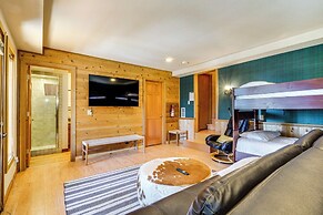 Spacious Cabin w/ 3 Decks: 4 Mi to Lake Tahoe!