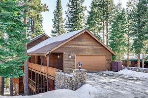 Spacious Cabin w/ 3 Decks: 4 Mi to Lake Tahoe!