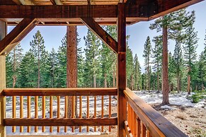 Spacious Cabin w/ 3 Decks: 4 Mi to Lake Tahoe!