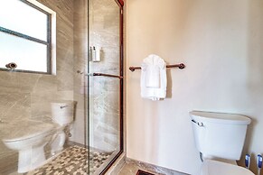 Spacious Cabin w/ 3 Decks: 4 Mi to Lake Tahoe!