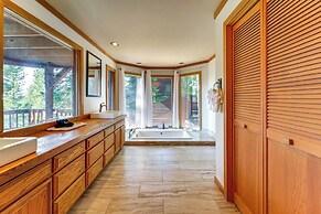 Spacious Cabin w/ 3 Decks: 4 Mi to Lake Tahoe!