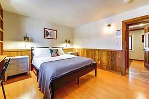 Spacious Cabin w/ 3 Decks: 4 Mi to Lake Tahoe!