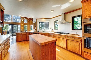 Spacious Cabin w/ 3 Decks: 4 Mi to Lake Tahoe!