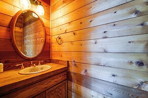 Spacious Cabin w/ 3 Decks: 4 Mi to Lake Tahoe!